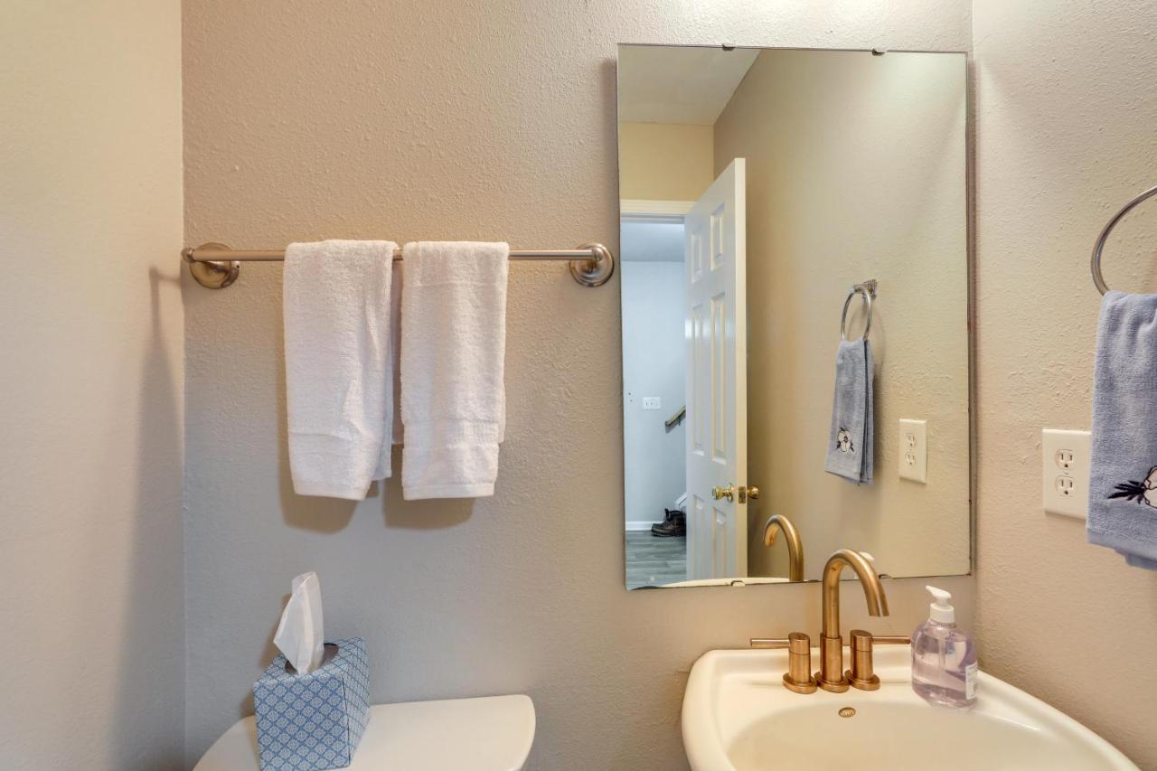 Charming North Charleston Townhome - Pets Welcome! Exterior photo