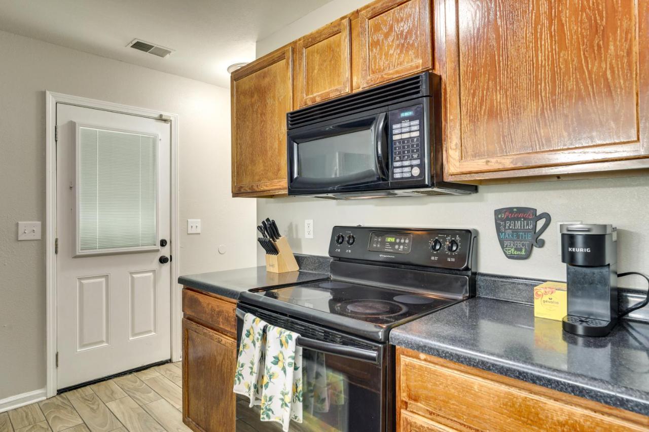 Charming North Charleston Townhome - Pets Welcome! Exterior photo