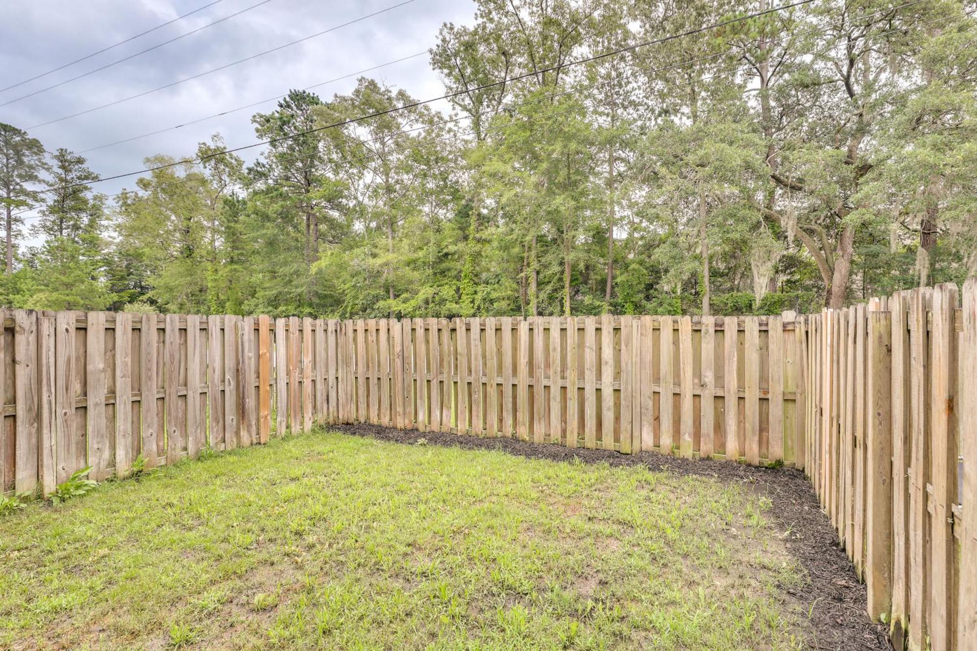 Charming North Charleston Townhome - Pets Welcome! Exterior photo