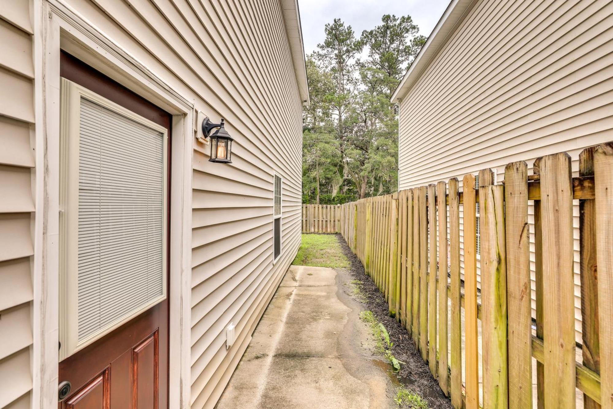 Charming North Charleston Townhome - Pets Welcome! Exterior photo